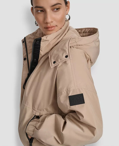 Moteriška Oversize striukė su gobtuvu